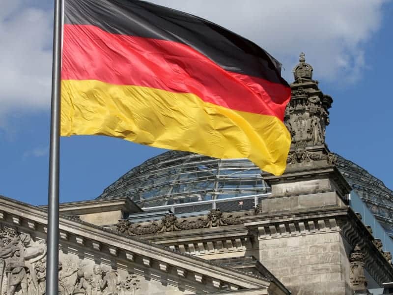 Deutschlandfahne über dem Reichstagsgebäude, über dts Nachrichtenagentur