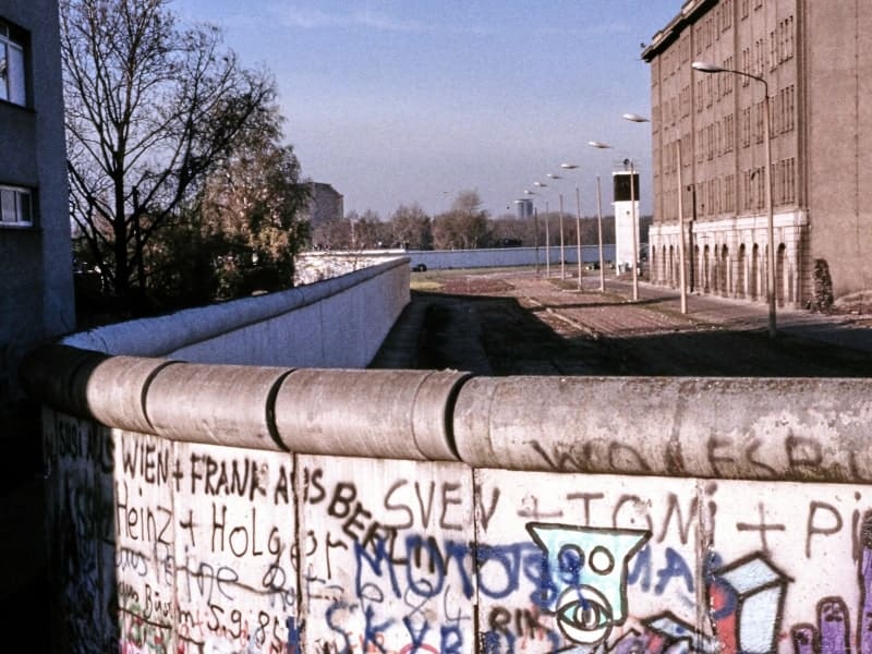 Berliner Mauer mit Todesstreifen, über dts Nachrichtenagentur