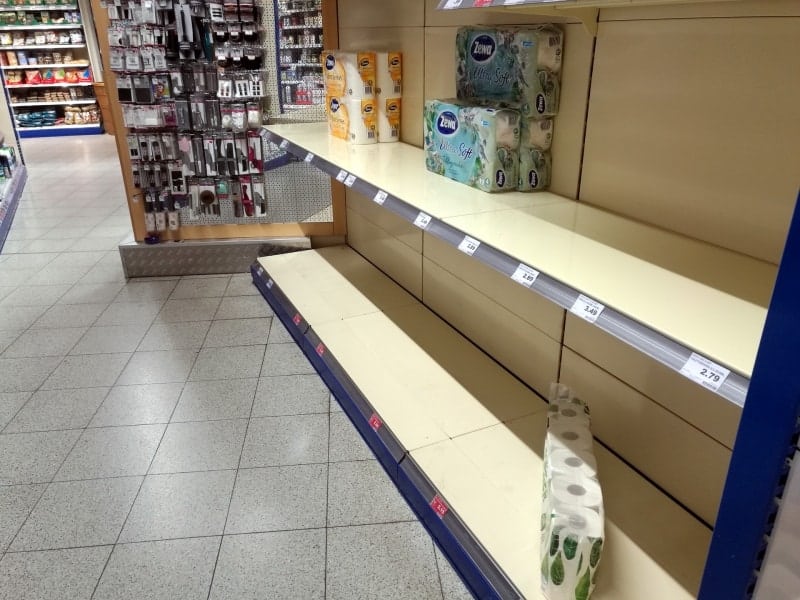 Fast ausverkauftes Klopapier im Supermarkt, über dts Nachrichtenagentur