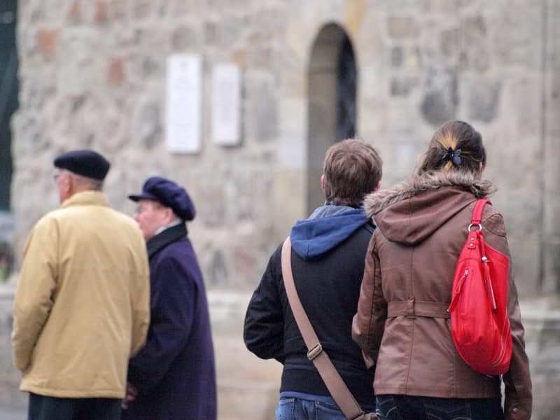 Senioren und Jugendliche, über dts Nachrichtenagentur