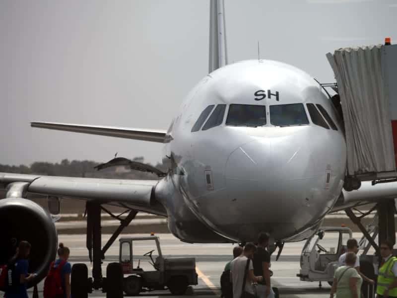 Flugzeug mit Passagieren auf dem Rollfeld, über dts Nachrichtenagentur