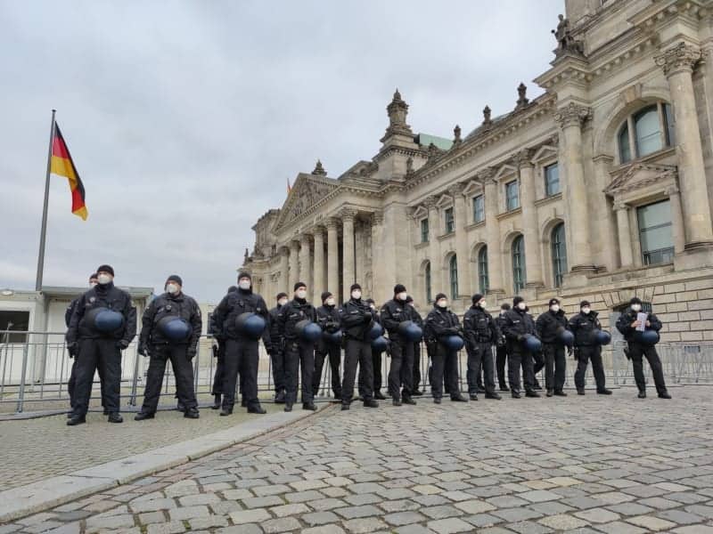 Polizei vor Bundestag am 18.11.2020, über dts Nachrichtenagentur