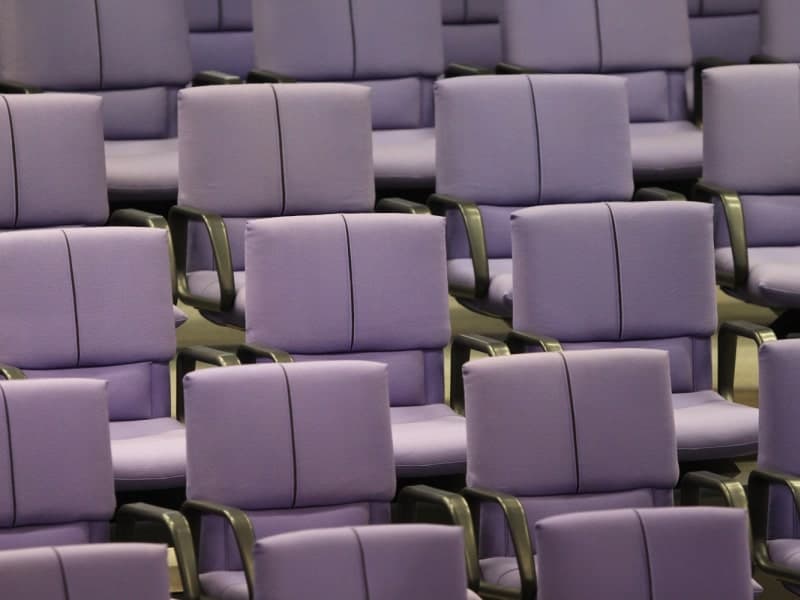 Leere Abgeordnetenstühle im Bundestag, über dts Nachrichtenagentur