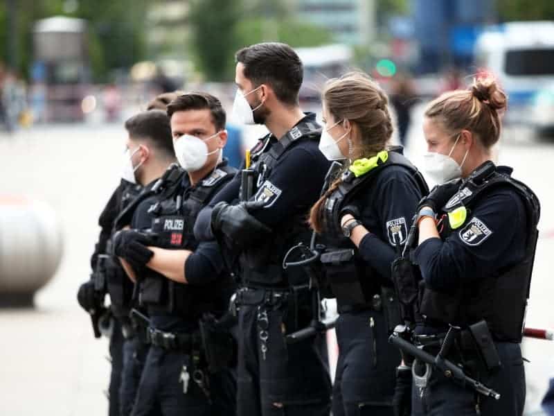 Polizei mit Mundschutz, über dts Nachrichtenagentur