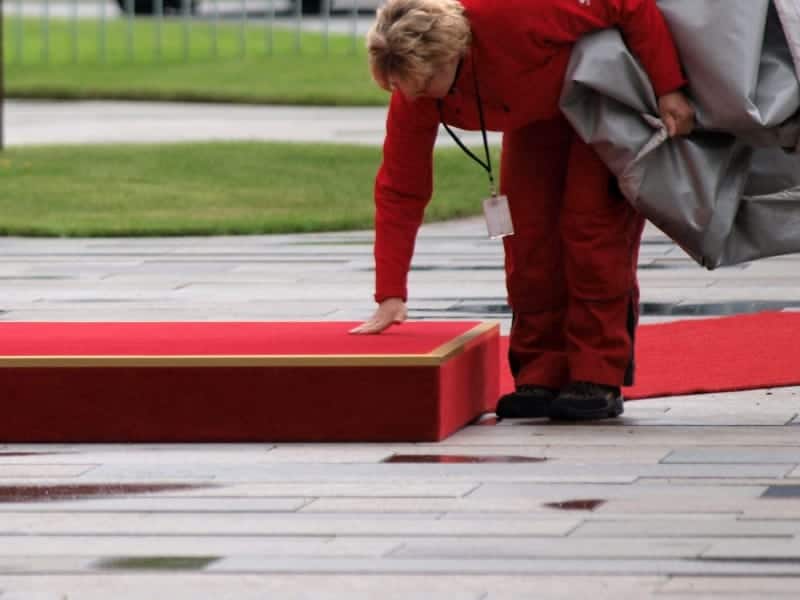 Mitarbeiterin des Bundeskanzleramtes vor einem Staatsempfang, über dts Nachrichtenagentur