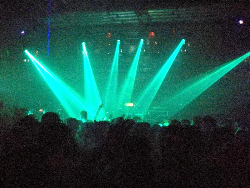 Tanzende in einem Techno-Club, über dts Nachrichtenagentur