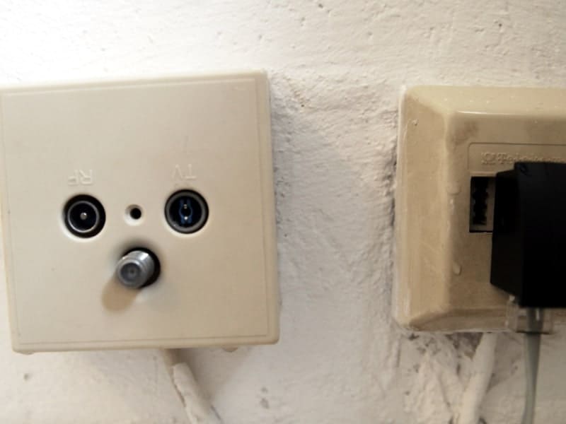 Dosen für Kabel und Telefon, über dts Nachrichtenagentur