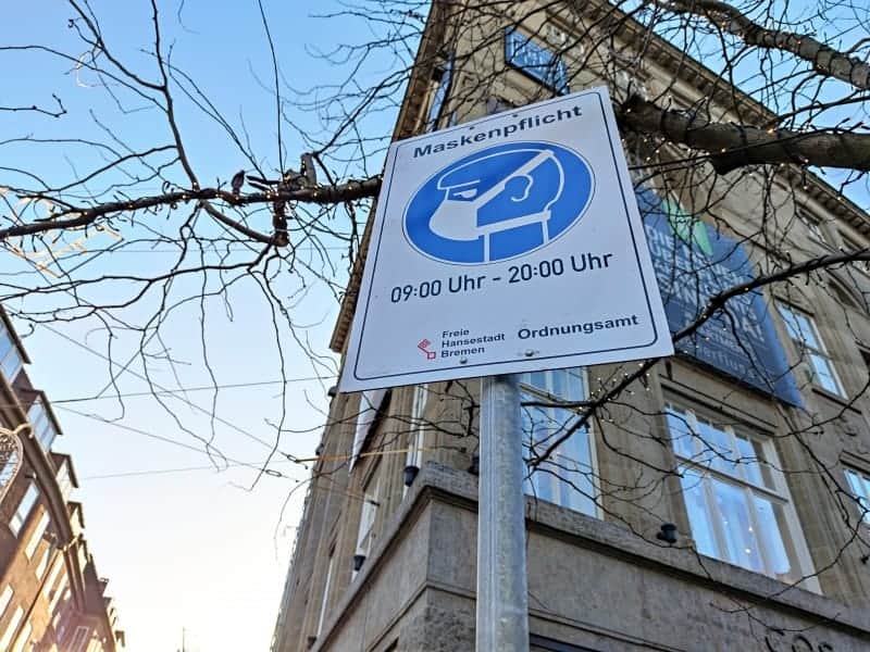 Hinweisschild auf Maskenpflicht, über dts Nachrichtenagentur