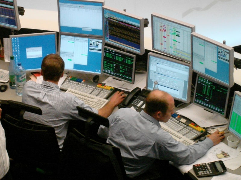 Händler an einer Wertpapierbörse, über dts Nachrichtenagentur