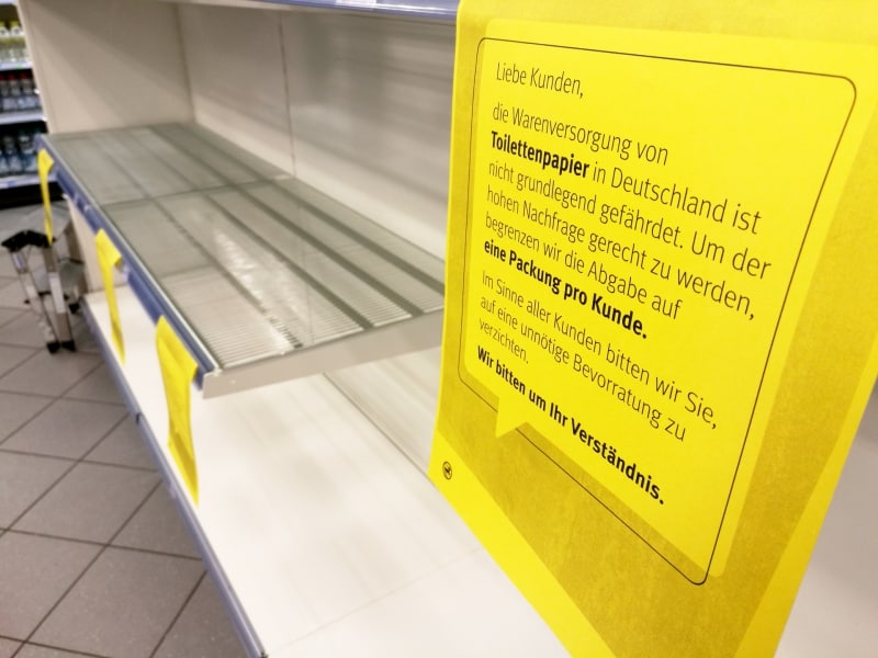 Fast ausverkauftes Klopapier im Supermarkt, über dts Nachrichtenagentur
