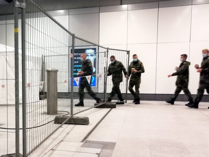Bundeswehr-Soldaten als Helfer an einer Corona-Teststelle, über dts Nachrichtenagentur
