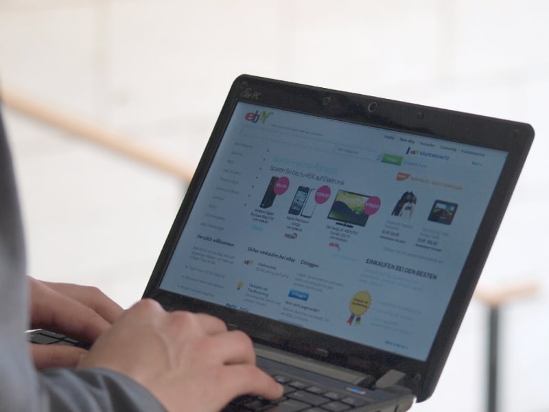 eBay-Nutzer am Computer, über dts Nachrichtenagentur