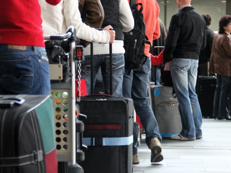 Touristen beim Check-in am Flughafen, über dts Nachrichtenagentur