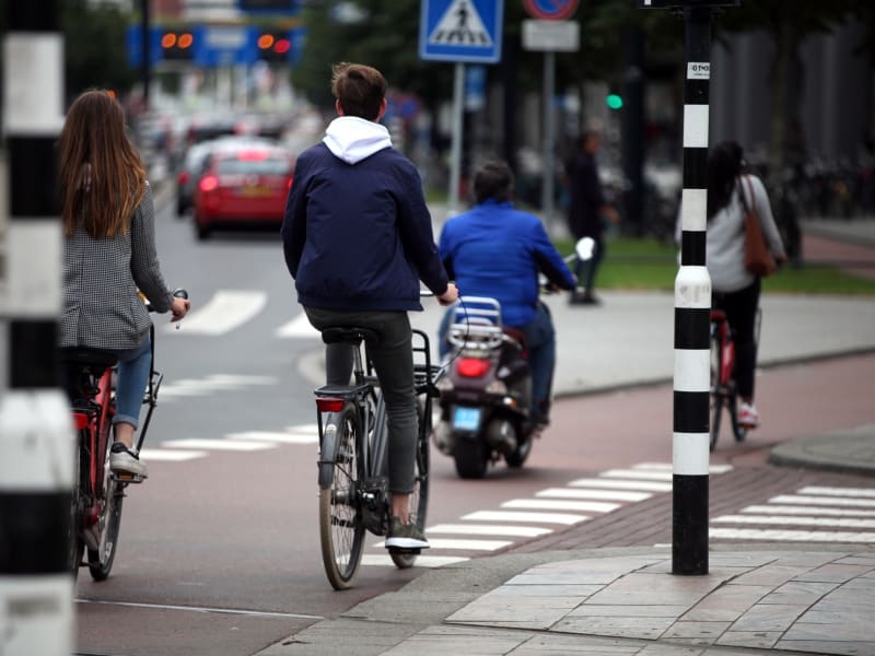 Fahrradfahrer und Rollerfahrer, über dts Nachrichtenagentur