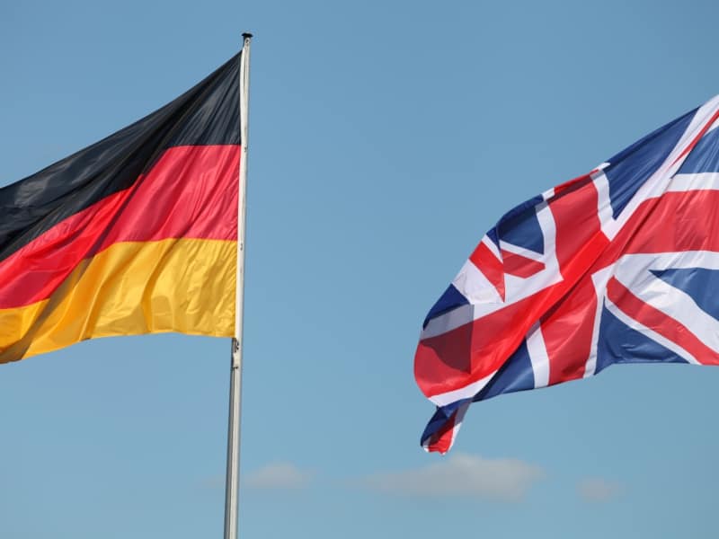 Fahnen von Deutschland und Großbritannien, über dts Nachrichtenagentur