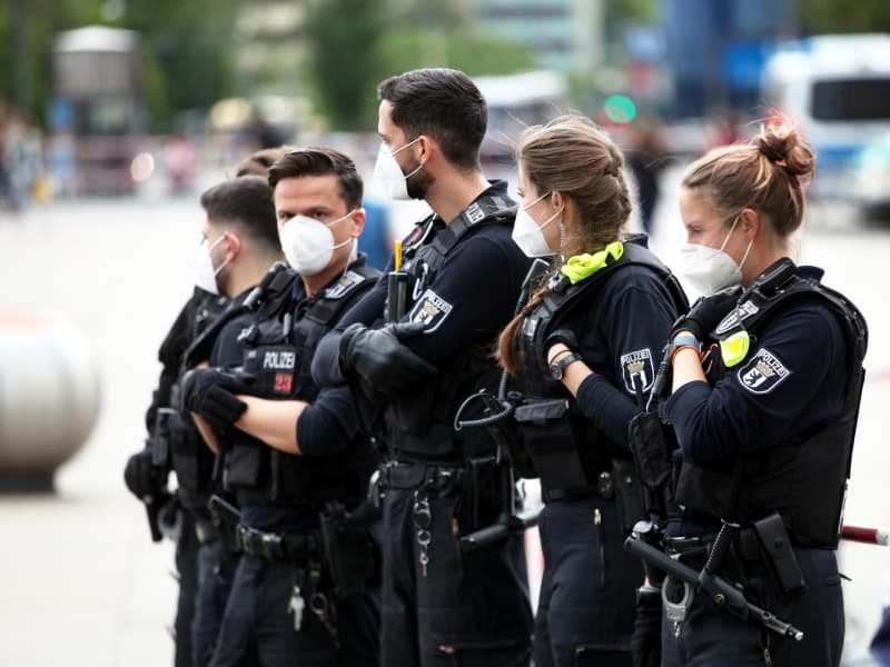 Polizei mit Mundschutz, über dts Nachrichtenagentur