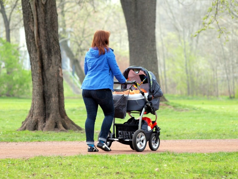 Mutter mit Kinderwagen, über dts Nachrichtenagentur
