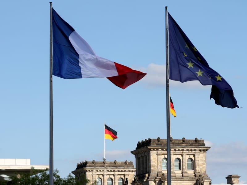 Fahnen von Deutschland, Frankreich und der EU, über dts Nachrichtenagentur
