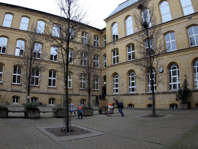 Kinder spielen auf einem Schulhof, über dts Nachrichtenagentur