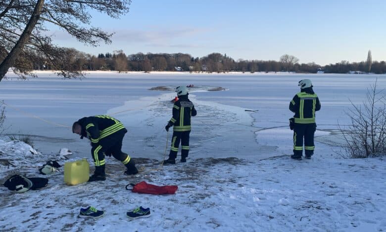 Eine Person hatte sich bei den winterlichen Temperaturen auf den See gewagt und war nach etwa 50 Metern durch das Eis gebrochen.