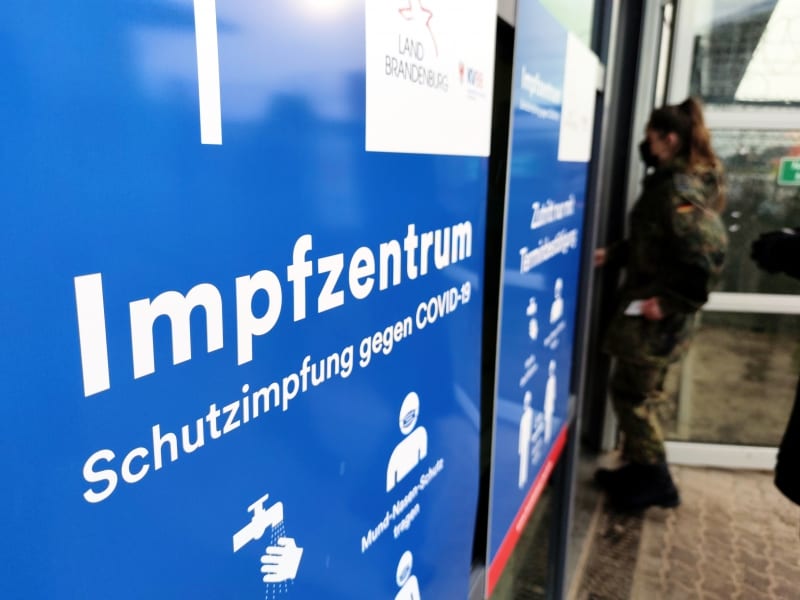 Bundeswehr-Soldatin an Impfzentrum, über dts Nachrichtenagentur