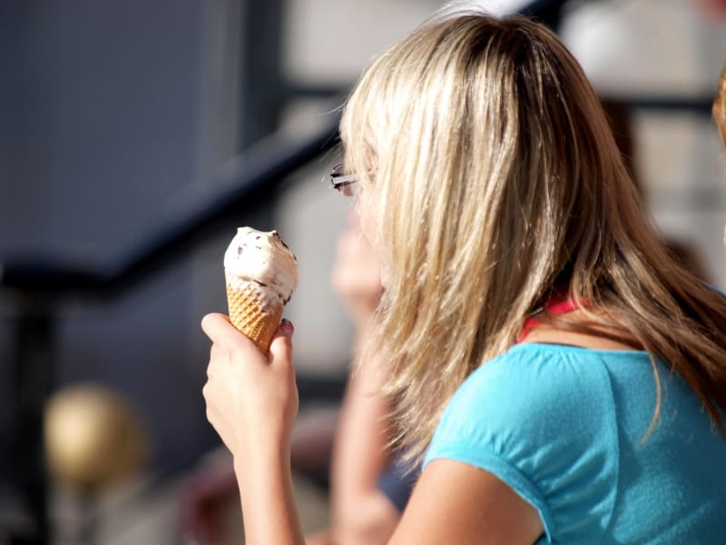 Frau mit Eis, über dts Nachrichtenagentur