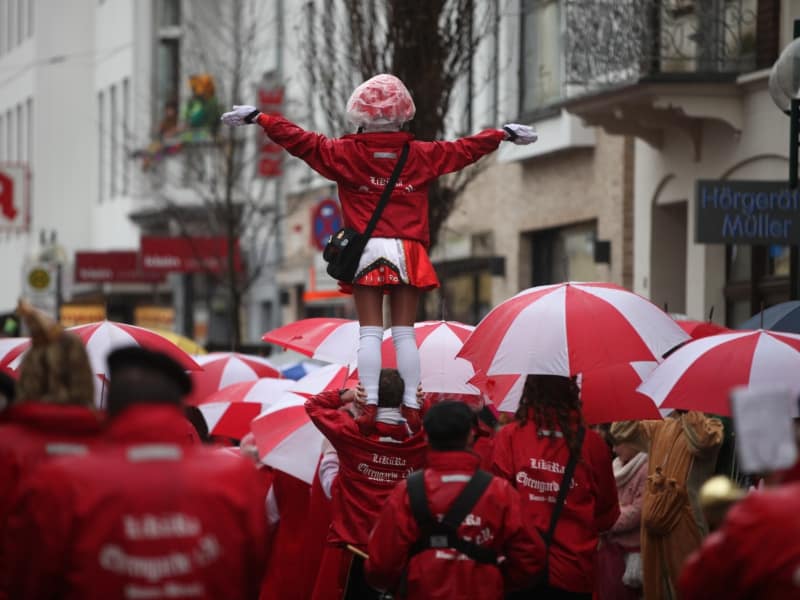Tanzmariechen im Straßenkarneval, über dts Nachrichtenagentur