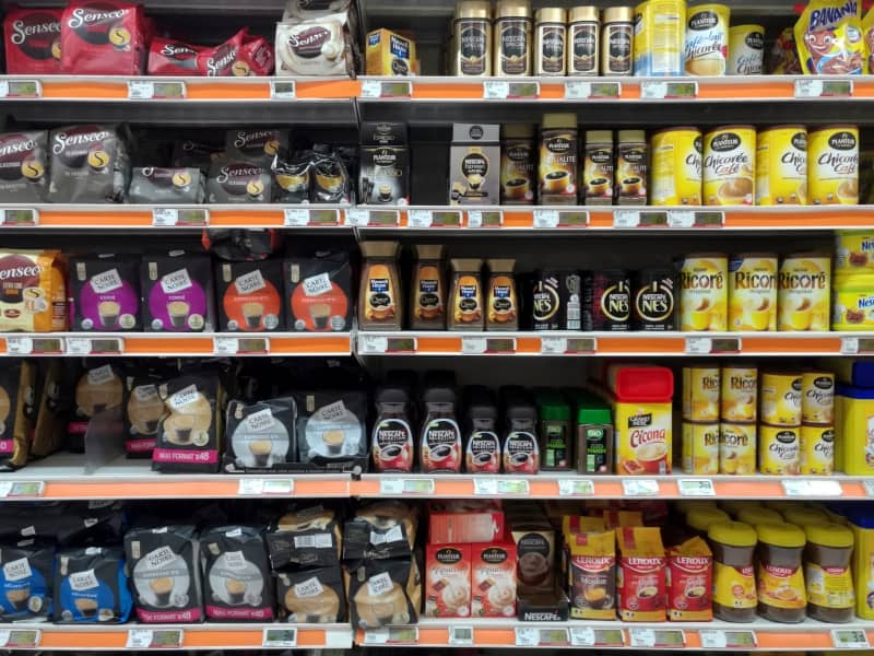 Kaffee und Tee im Supermarkt, über dts Nachrichtenagentur