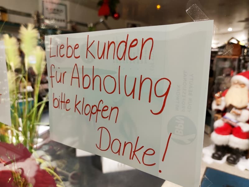 Hinweisschild für Abholung, über dts Nachrichtenagentur