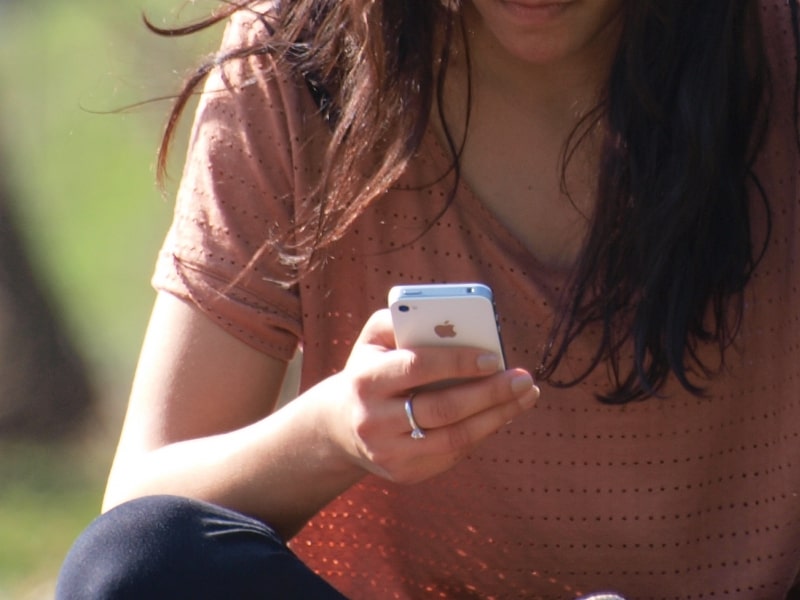 Smartphone-Nutzerin, über dts Nachrichtenagentur