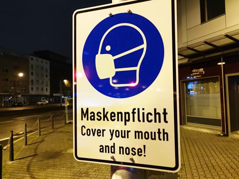 Hinweis auf Maskenpflicht, über dts Nachrichtenagentur