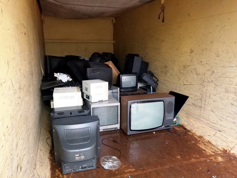 Kaputte Fernseher in einem Container, über dts Nachrichtenagentur