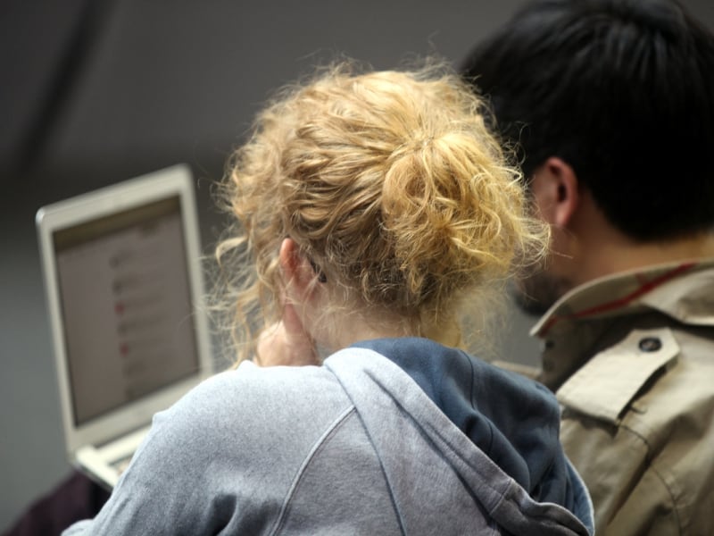 Pärchen am Computer, über dts Nachrichtenagentur