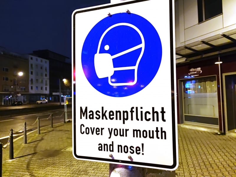 Hinweis auf Maskenpflicht, über dts Nachrichtenagentur
