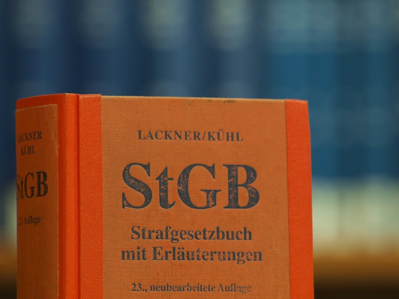 Das Strafgesetzbuch in einer Bibliothek, über dts Nachrichtenagentur