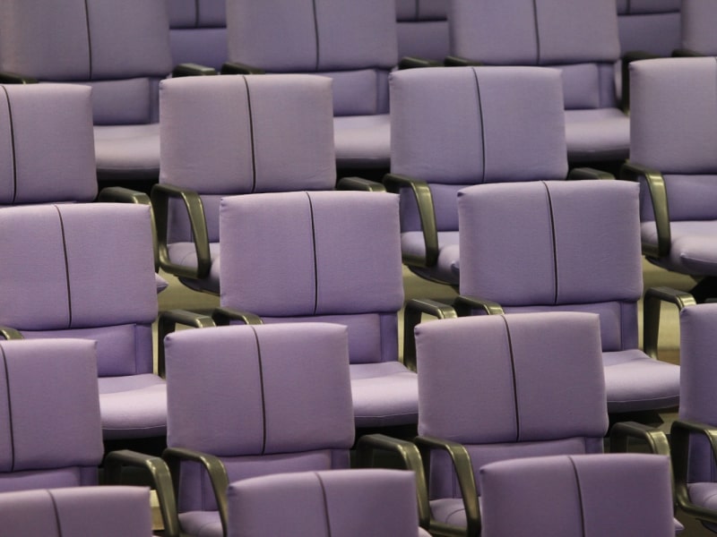 Leere Abgeordnetenstühle im Bundestag, über dts Nachrichtenagentur