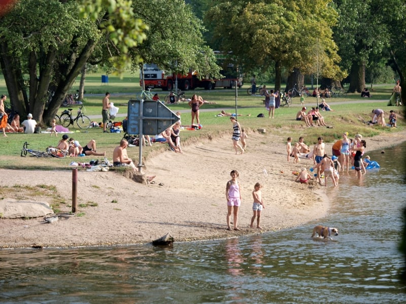 Badende Personen, über dts Nachrichtenagentur