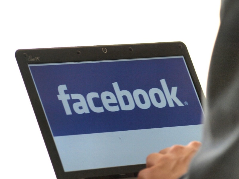 Facebook-Nutzer am Computer, über dts Nachrichtenagentur