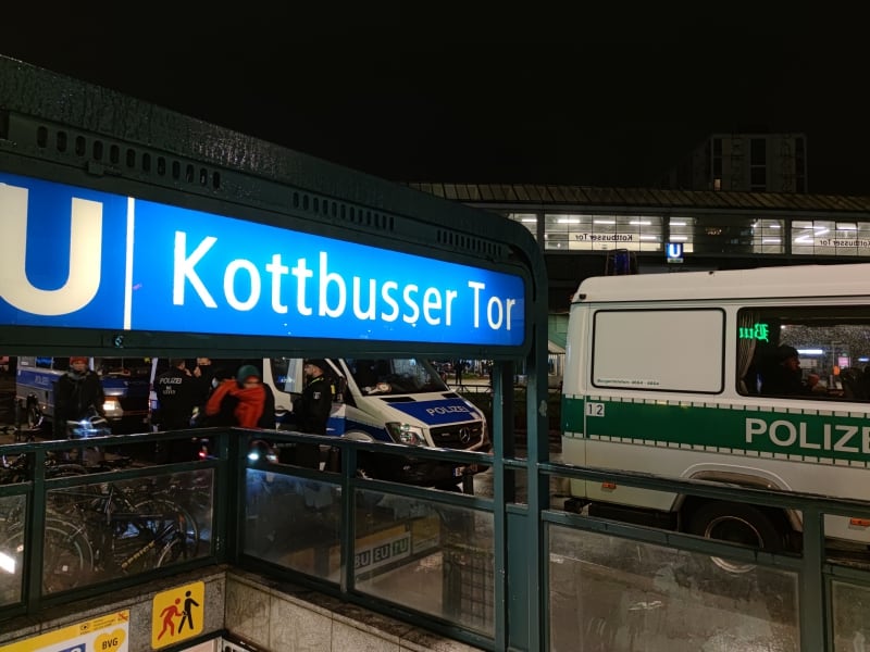 Polizei am 15.04.2021 am Kottbusser Tor in Berlin, über dts Nachrichtenagentur