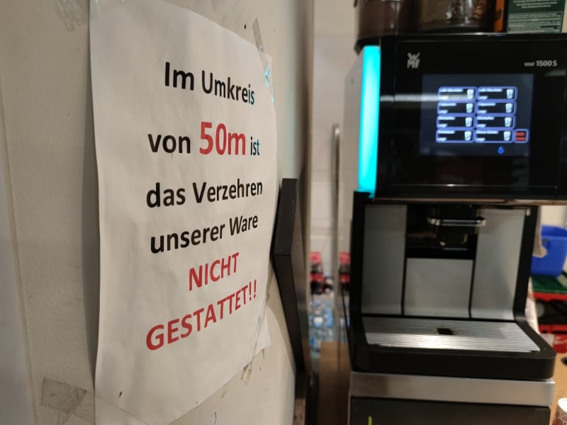 Hinweisschild während Corona-Lockdown, über dts Nachrichtenagentur