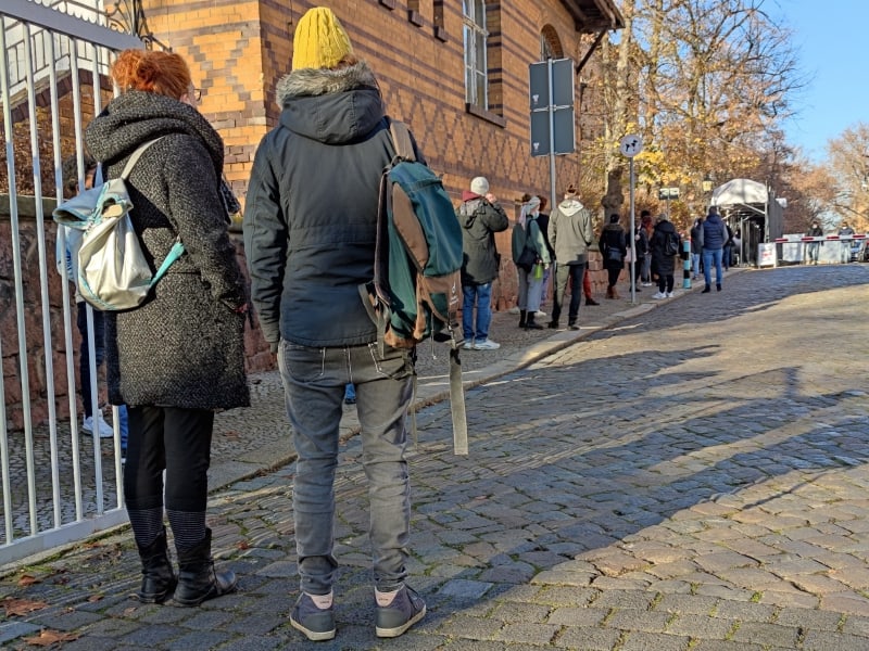 Warteschlange für Corona-Test, über dts Nachrichtenagentur