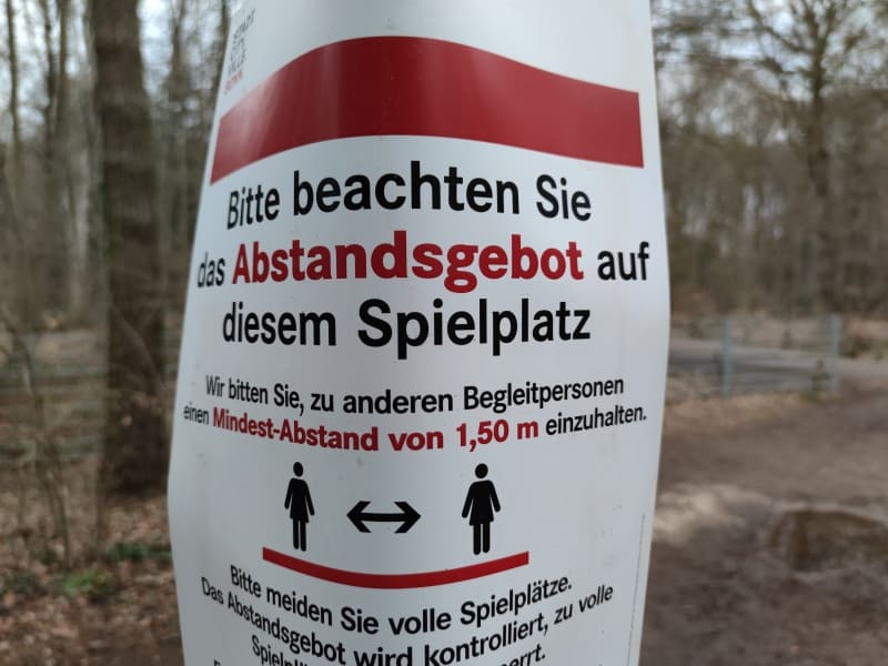 Hinweis auf Abstandsgebot auf Spielplatz, über dts Nachrichtenagentur
