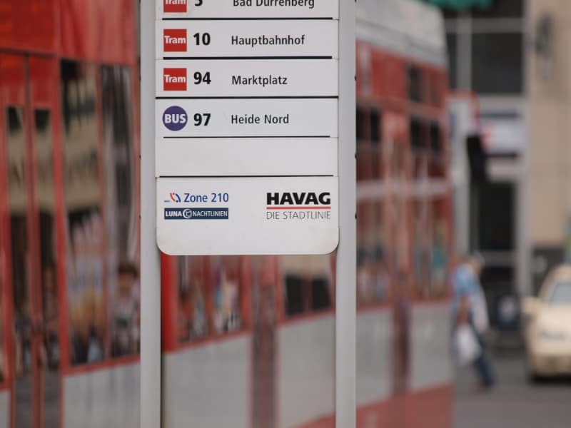 Bus- und Straßenbahnhaltestelle, über dts Nachrichtenagentur