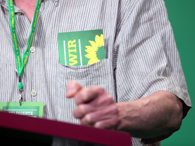 Delegierter hält Rede auf Grünen-Parteitag, über dts Nachrichtenagentur