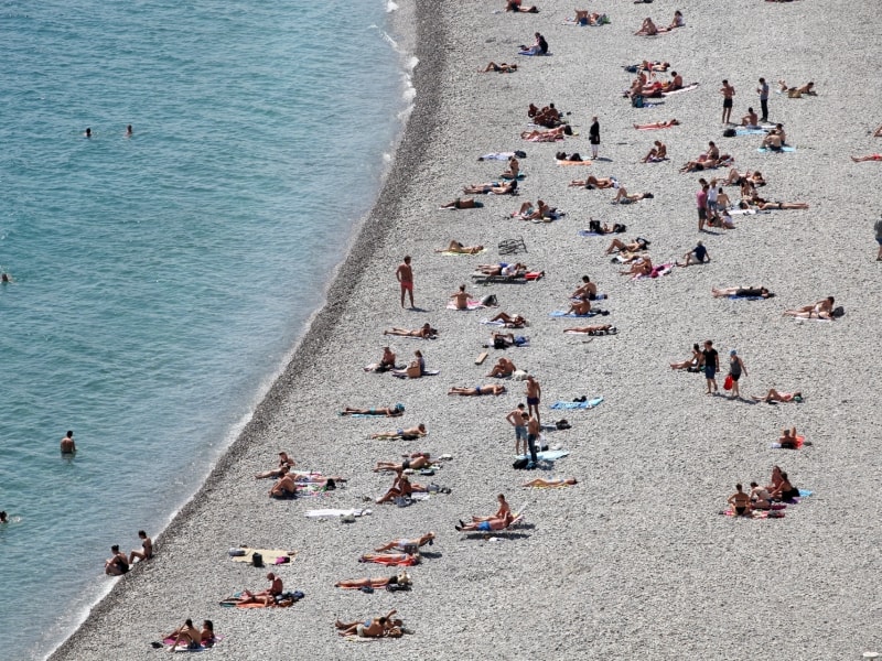 Menschen am Strand, über dts Nachrichtenagentur