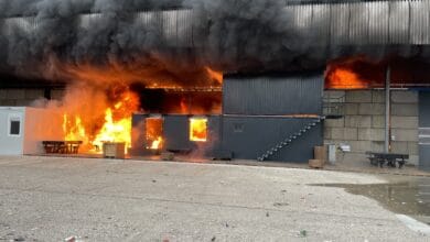 Zu einem Großbrand im Papenburger Hafen wurde am frühen Mittwoch Morgen die Feuerwehr der Stadt Papenburg alarmiert