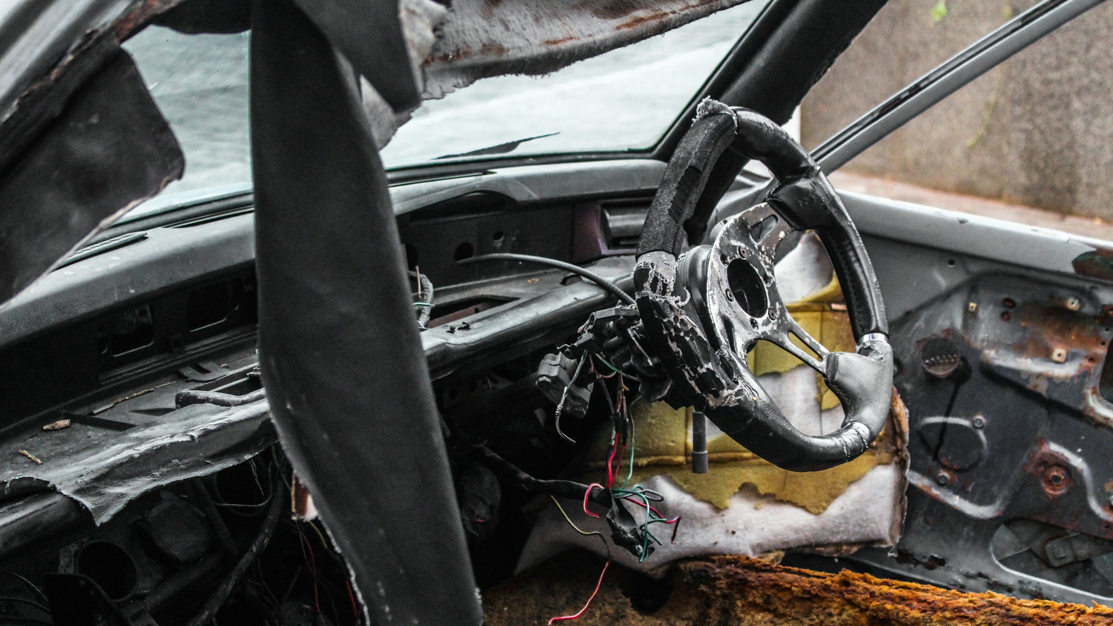 Auto mit Beschädigung an der Karosserie