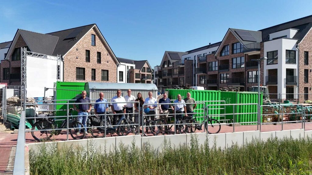 Luftaufnahme des neu gebauten Bahnradwegs in Spelle