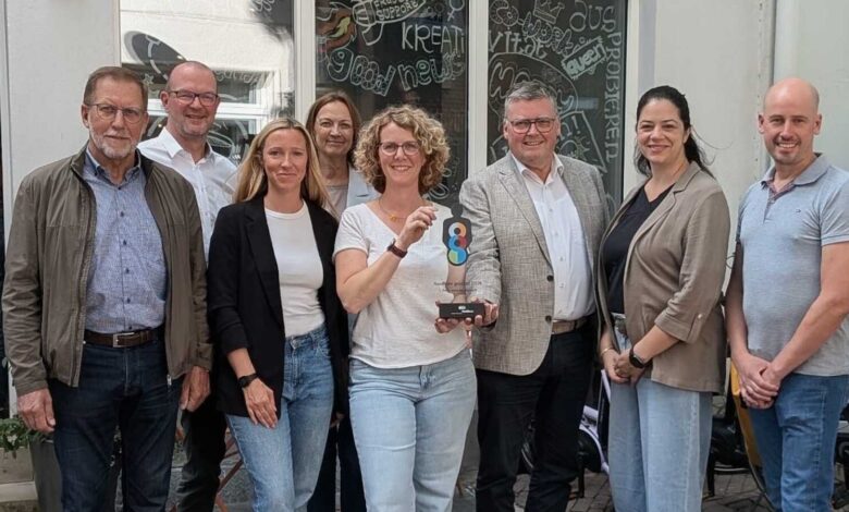 Eva List mit der Jury des Gruendungswettbewerbs Nordhorn gruendet und Buergermeister Thomas Berling