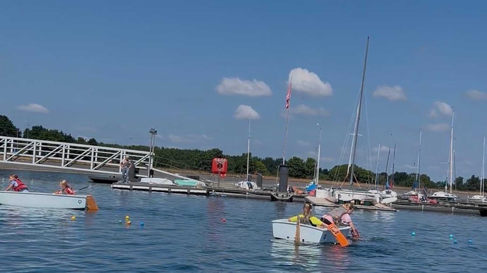 Segelboote auf dem Speichersee in Geeste während eines Ferienkurses